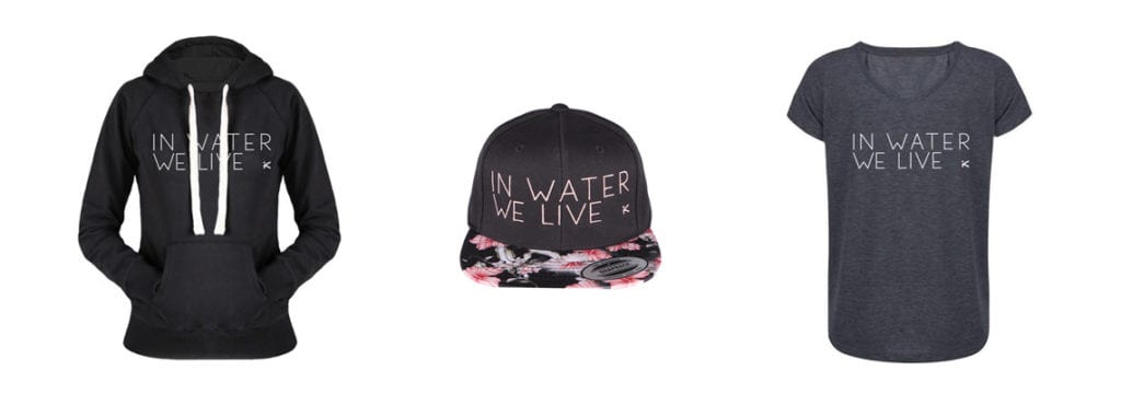 In Water We Live T-Shirt, Cap und Hoodie